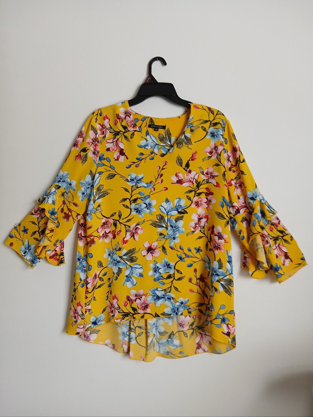 John Mark Yellow Floral Top Size Medium Ruffle Sleeves